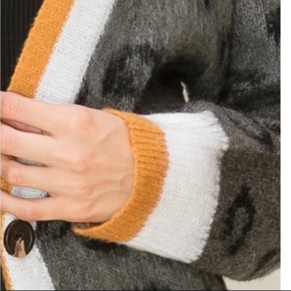 •HYFVE•GRAY/LEOPARD OVERSIZED VARSITY SWEATER CARDIGAN SIZE MEDIUM - Picture 4 of 4